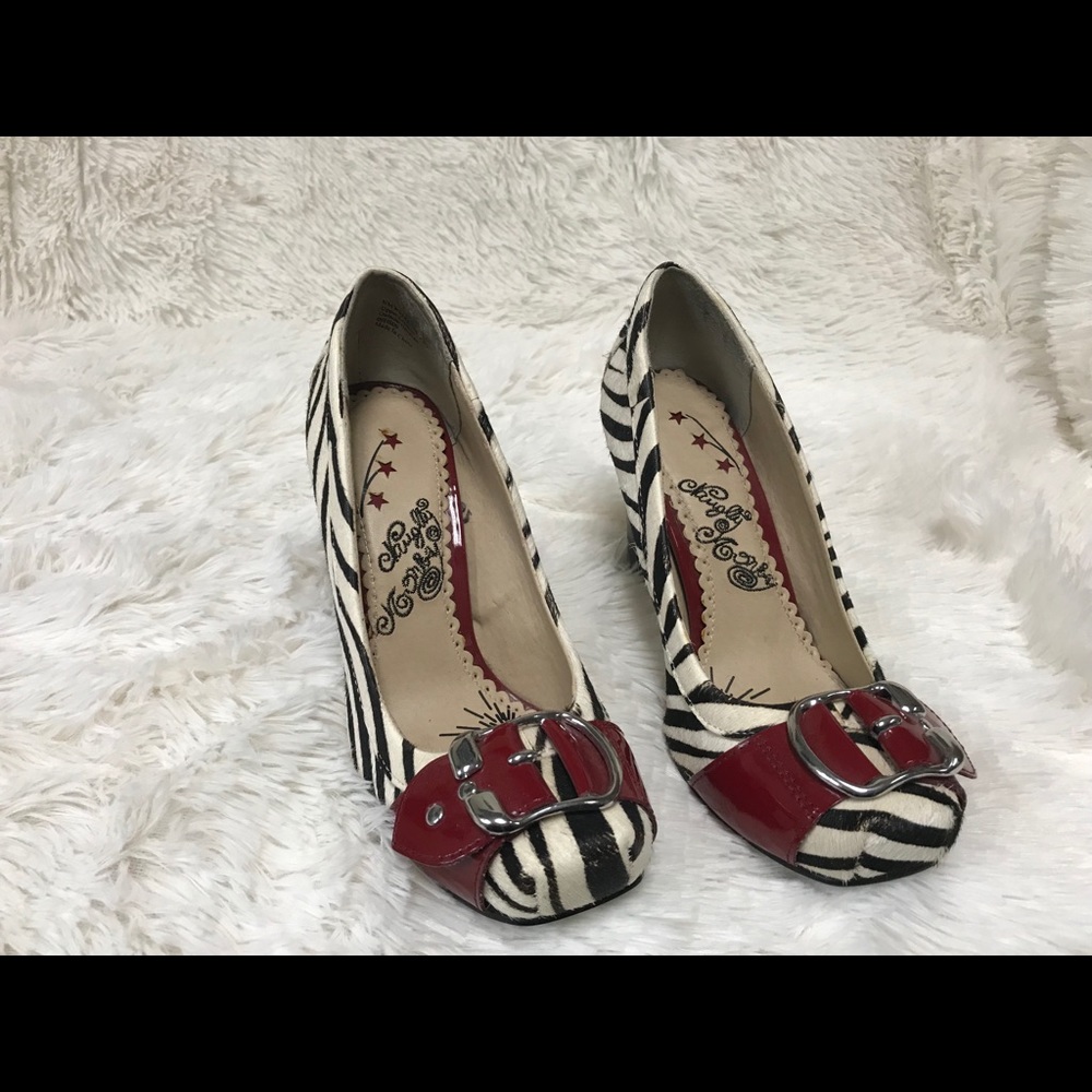 CUTE HEELS